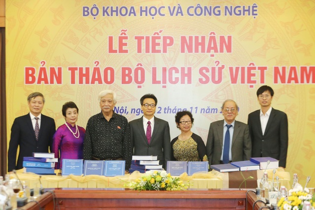 Bộ Khoa học và Công nghệ tiếp nhận bản thảo bộ Quốc sử Việt Nam - 2